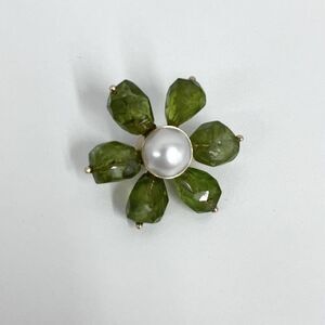 Vintage MAZ 14K Gold Pearl Green Peridot Flower‎ Pin 1 3/8" by 1 1/4"